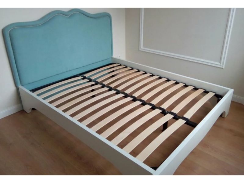 Каркас-кровать на деревянной раме под матрас